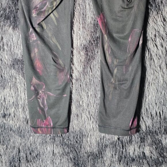 Lululemon Women’s Floral Capri Crop Leggings Black Pink Estimated Size 4 - Picture 8 of 9